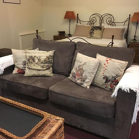 Stone'S Throw Cottage Bed And Breakfast Belgrave Exterior foto