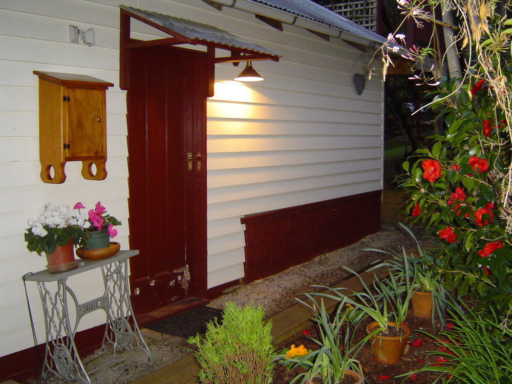 Stone'S Throw Cottage Bed And Breakfast Belgrave Exterior foto