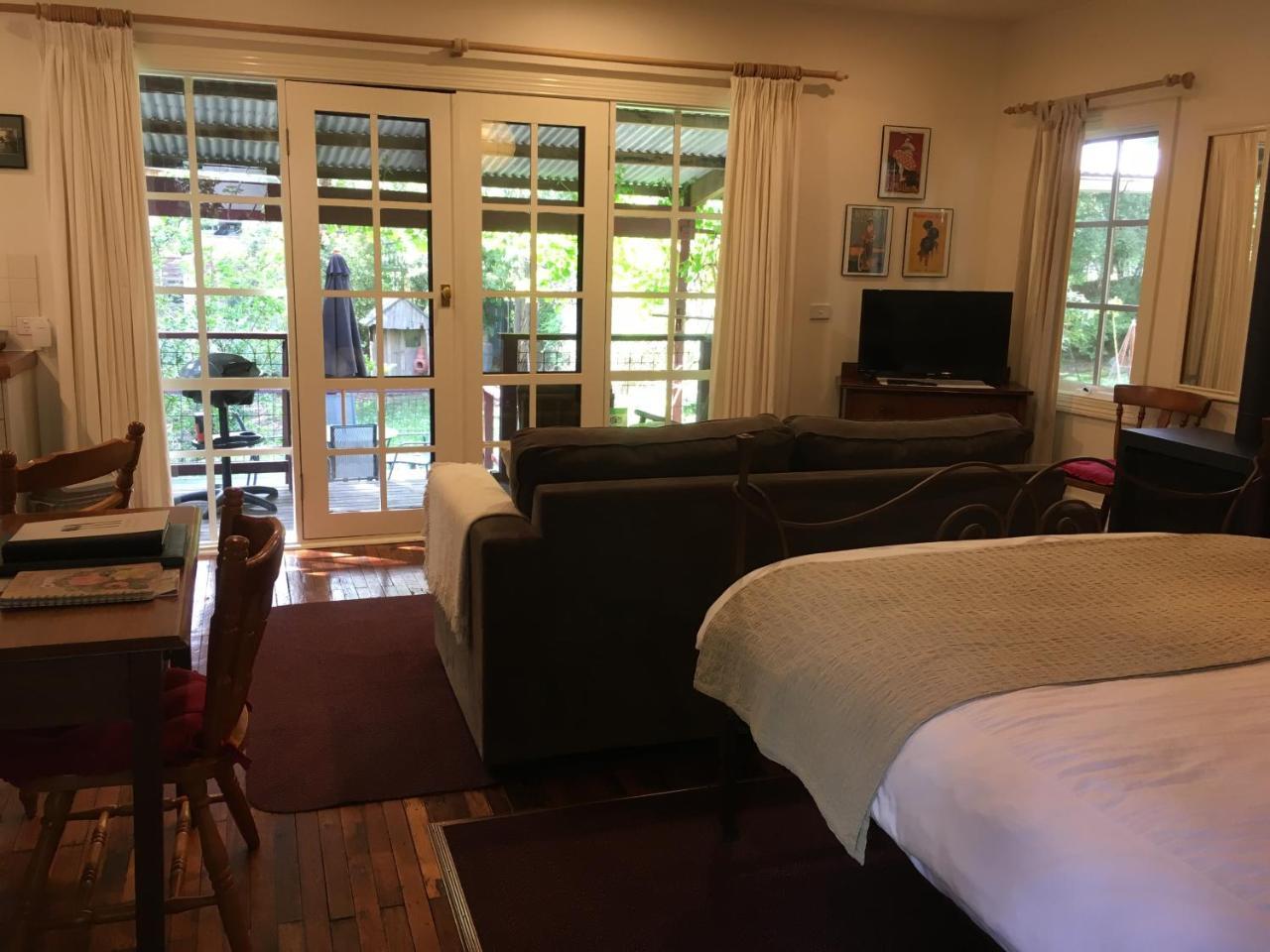 Stone'S Throw Cottage Bed And Breakfast Belgrave Exterior foto
