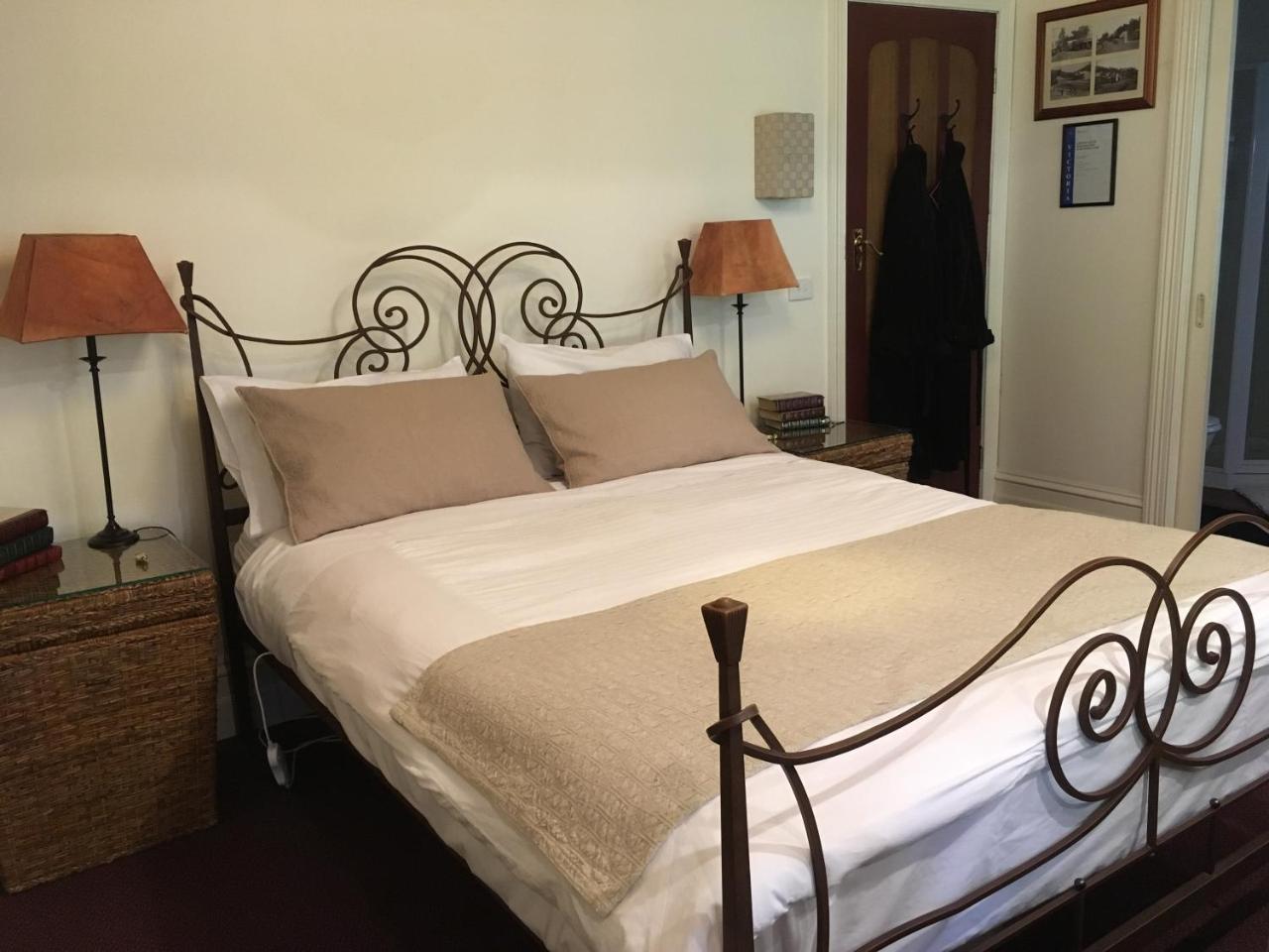 Stone'S Throw Cottage Bed And Breakfast Belgrave Exterior foto